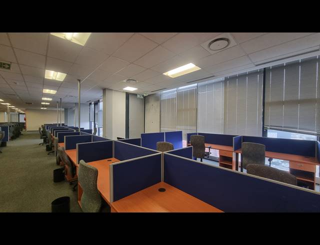 3,554M² OFFICE TO LET IN WOODSTOCK